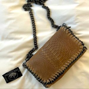 Faux snakeskin crossbody clutch in tan/camel